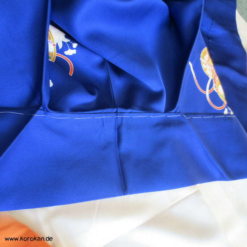 Tsukesage Kimono Seide kobaltblau mit Handtrommeln, teilbestickt