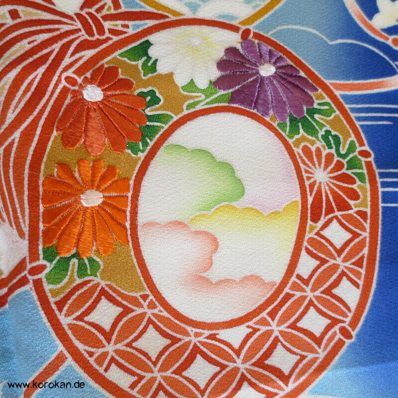 Tsukesage Kimono Seide kobaltblau mit Handtrommeln, teilbestickt