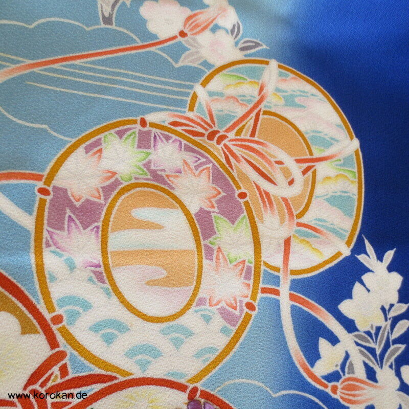 Tsukesage Kimono Seide kobaltblau mit Handtrommeln, teilbestickt
