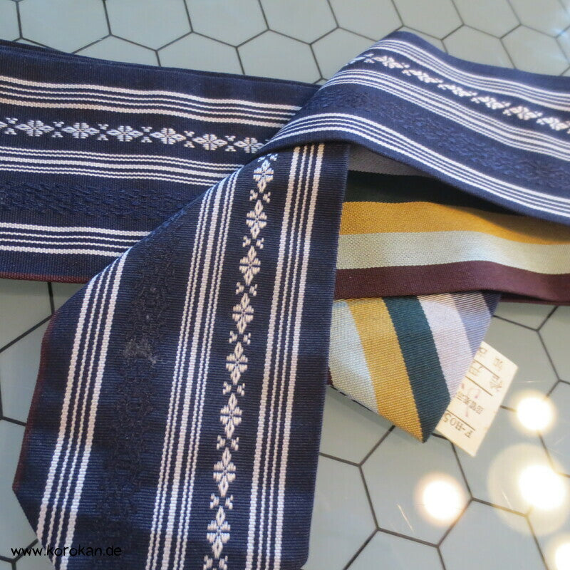 Datejime Seiden Kimono Gürtel Hakata Blau, Rückseite gestreift