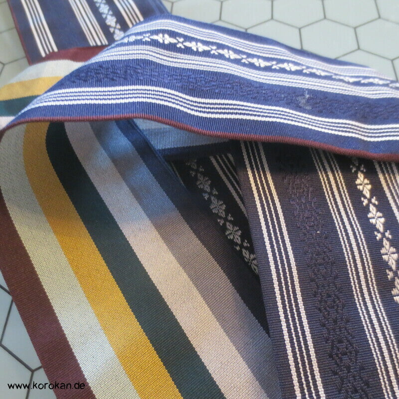 Datejime Seiden Kimono Gürtel Hakata Blau, Rückseite gestreift