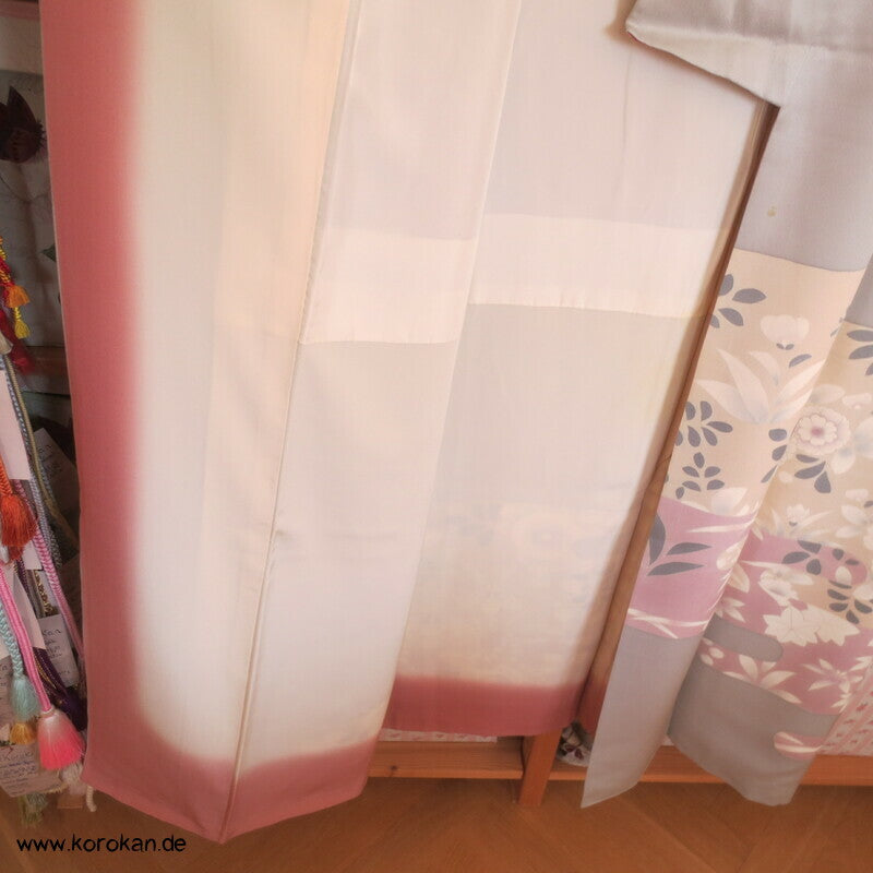 Tsukesage Kimono hellgrau Kamelien in Nebel