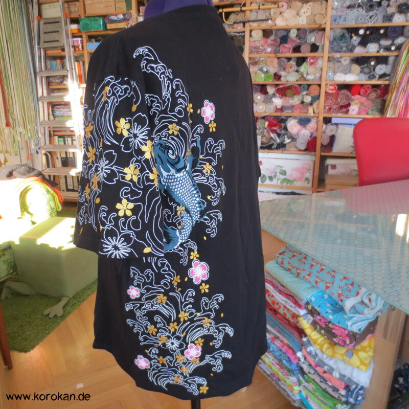 T Shirt mit Rückenmotiv Koi und vorderem Stickerei Koi