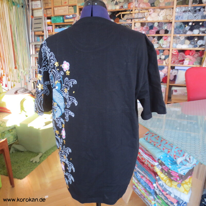 T Shirt mit Rückenmotiv Koi und vorderem Stickerei Koi