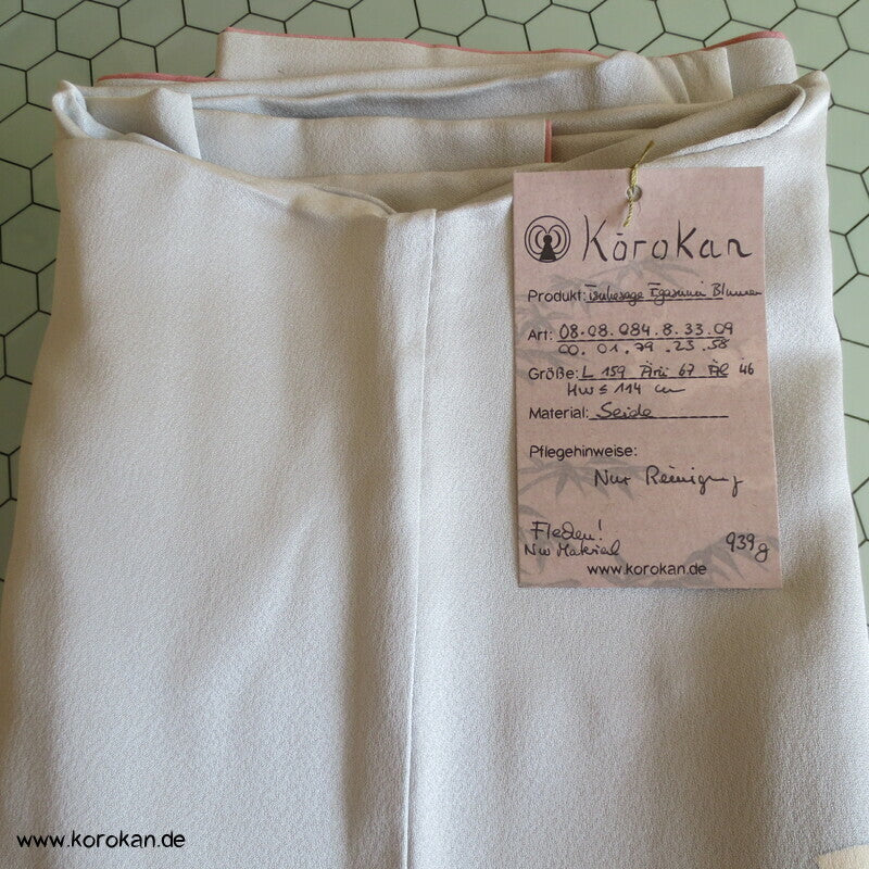 Tsukesage Kimono hellgrau Kamelien in Nebel