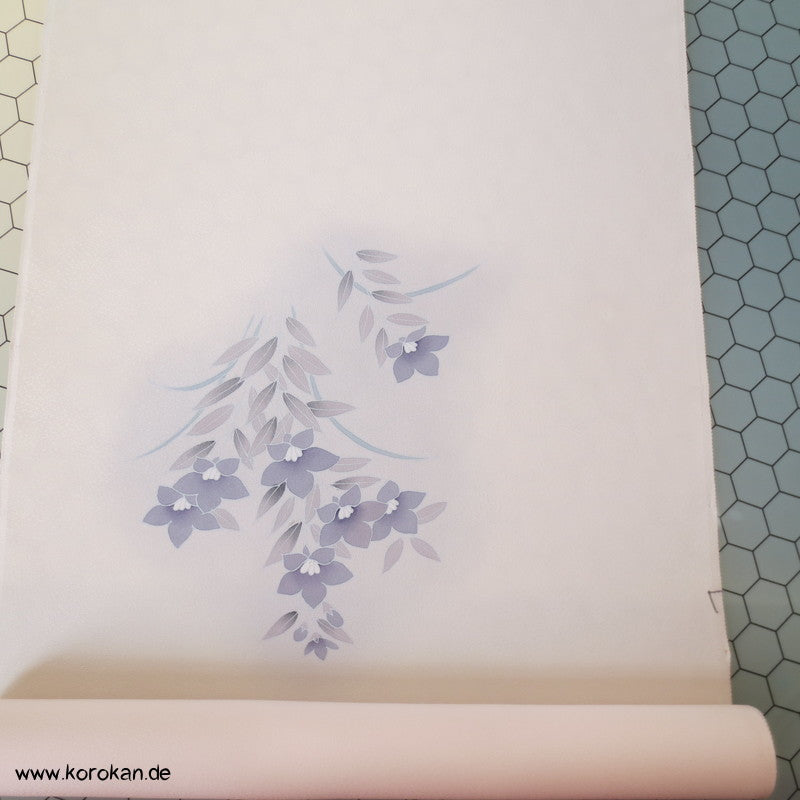 Kugelchrysanthemen mit Teilstickerei, Tanmono