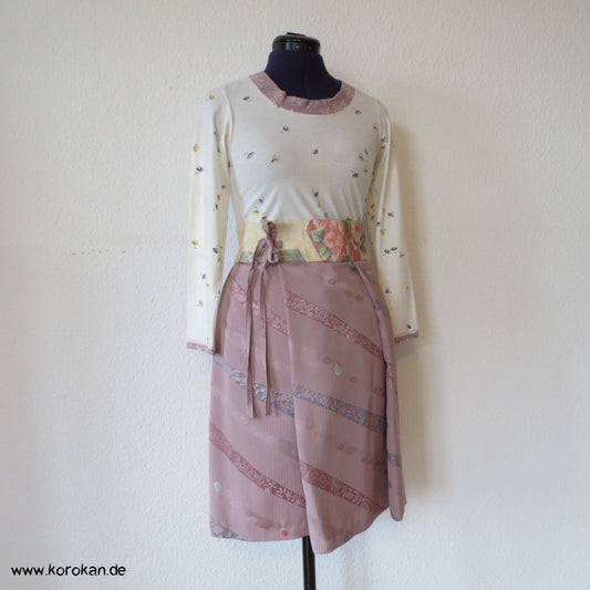 Blütenstreifen Seidendamast Wickelrock, tiefe Falten, Obi Bund
