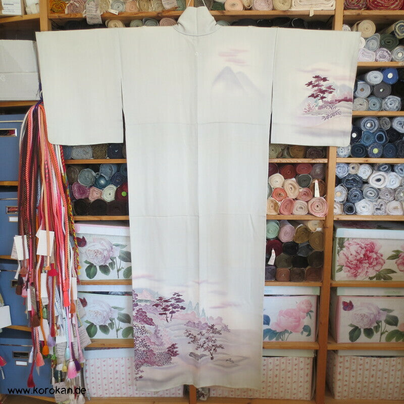 Tsukesage Kimono hellgrau, Gartenlandschaft mit Haus
