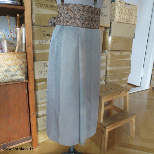 Upcycling Kimono Rock mit angesetztem Oshima Tsumugi Obi Bund, Gr. L