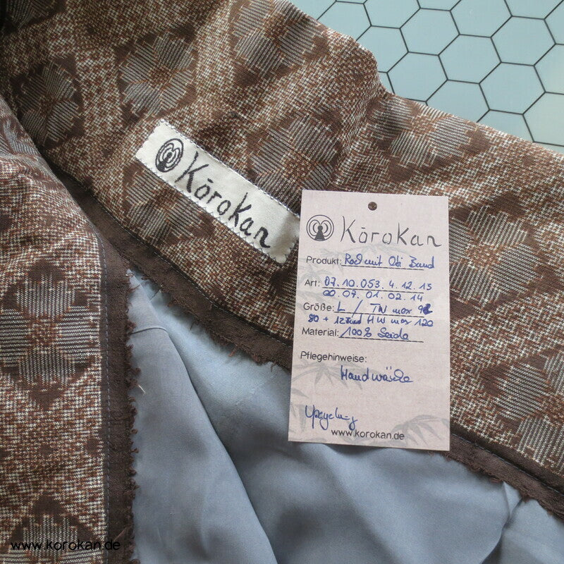 Upcycling Kimono Rock mit angesetztem Oshima Tsumugi Obi Bund, Gr. L