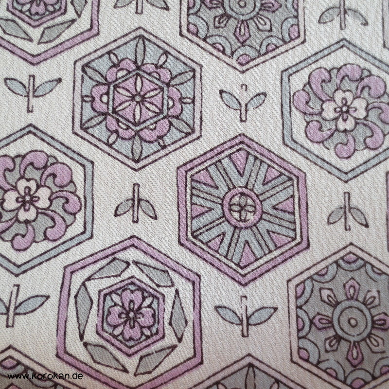 Kikko mit Muster Kimono Seidensatin
