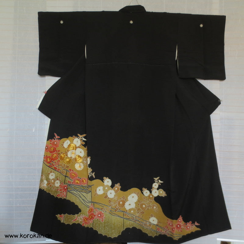 goldgestickte Chrysanthemen Tomesode Seiden Kimono