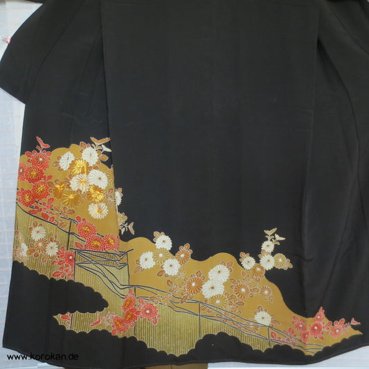 goldgestickte Chrysanthemen Tomesode Seiden Kimono