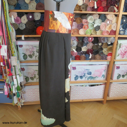 Upcycling Tomesode Kimono Rock mit angesetztem Brokat Obi Bund, Gr. M