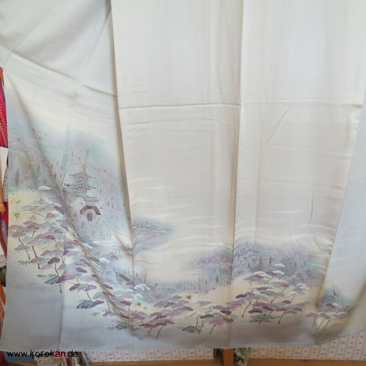 Tsukesage Kimono hellgrau Schneelandschaft mit Tempel