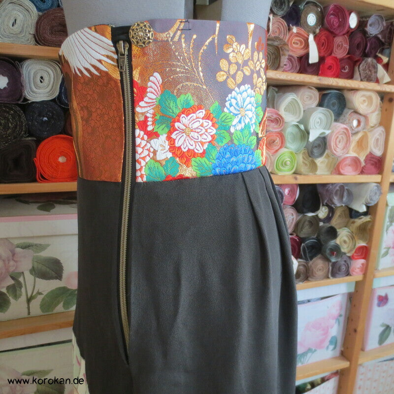 Upcycling Tomesode Kimono Rock mit angesetztem Brokat Obi Bund, Gr. M