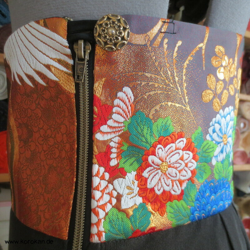 Upcycling Tomesode Kimono Rock mit angesetztem Brokat Obi Bund, Gr. M