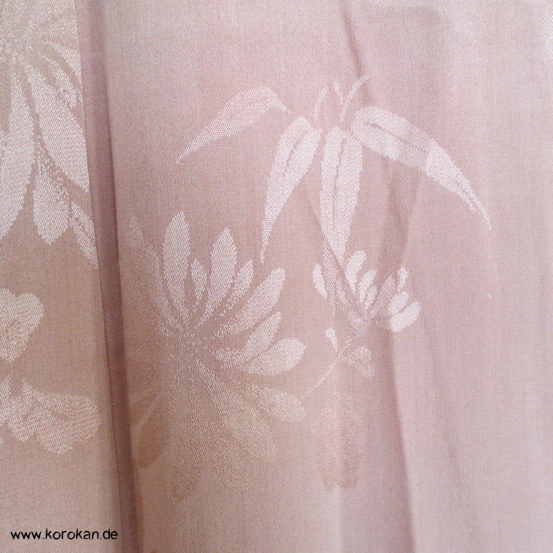 Antiker Blumen IroTomesode Kimono, hellbraunrosa