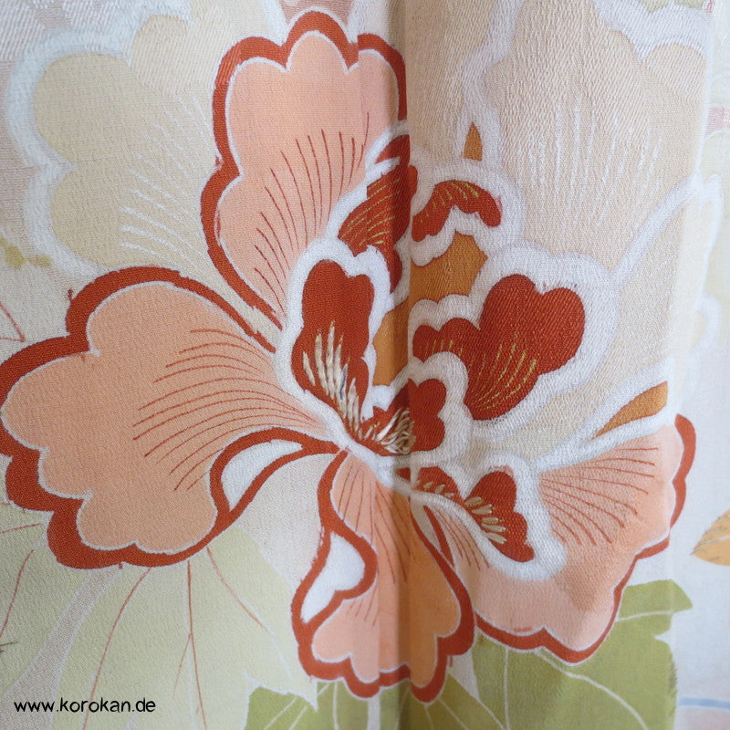Antiker Blumen IroTomesode Kimono, hellbraunrosa