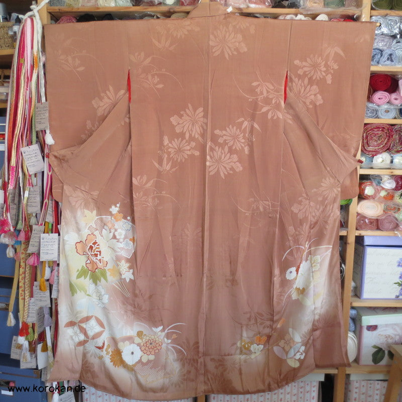 Antiker Blumen IroTomesode Kimono, hellbraunrosa