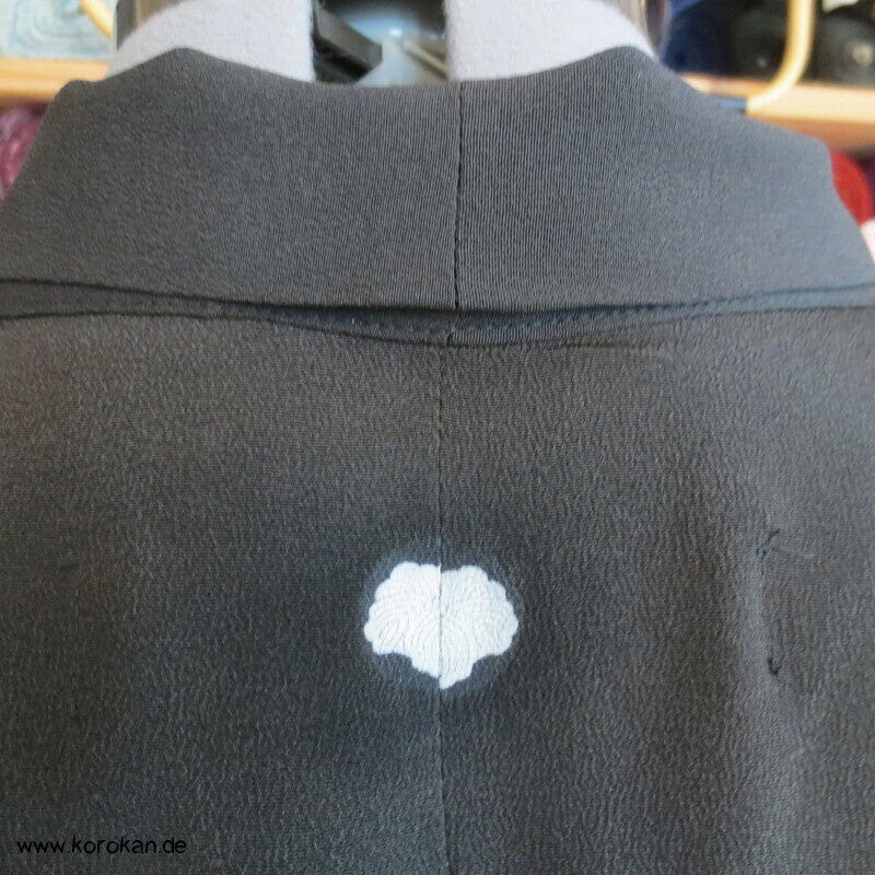 Kimono Seiden Upcycling Hemd / Bluse, schwarzer Crepe mit Mon Wappen Gr. L