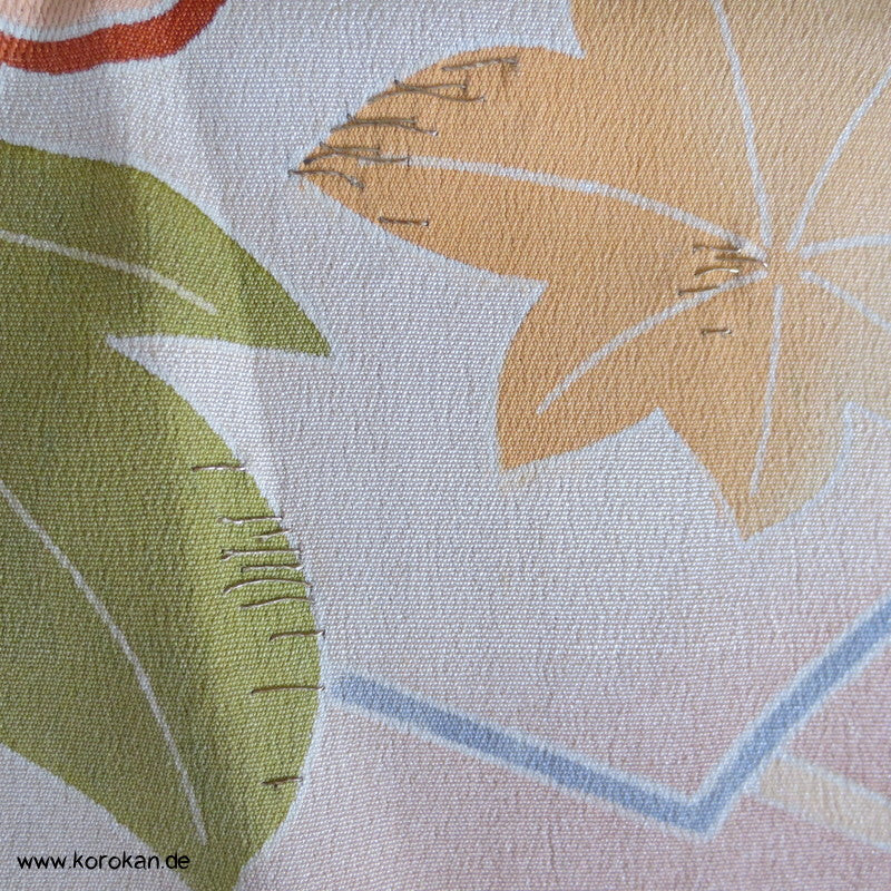 Antiker Blumen IroTomesode Kimono, hellbraunrosa