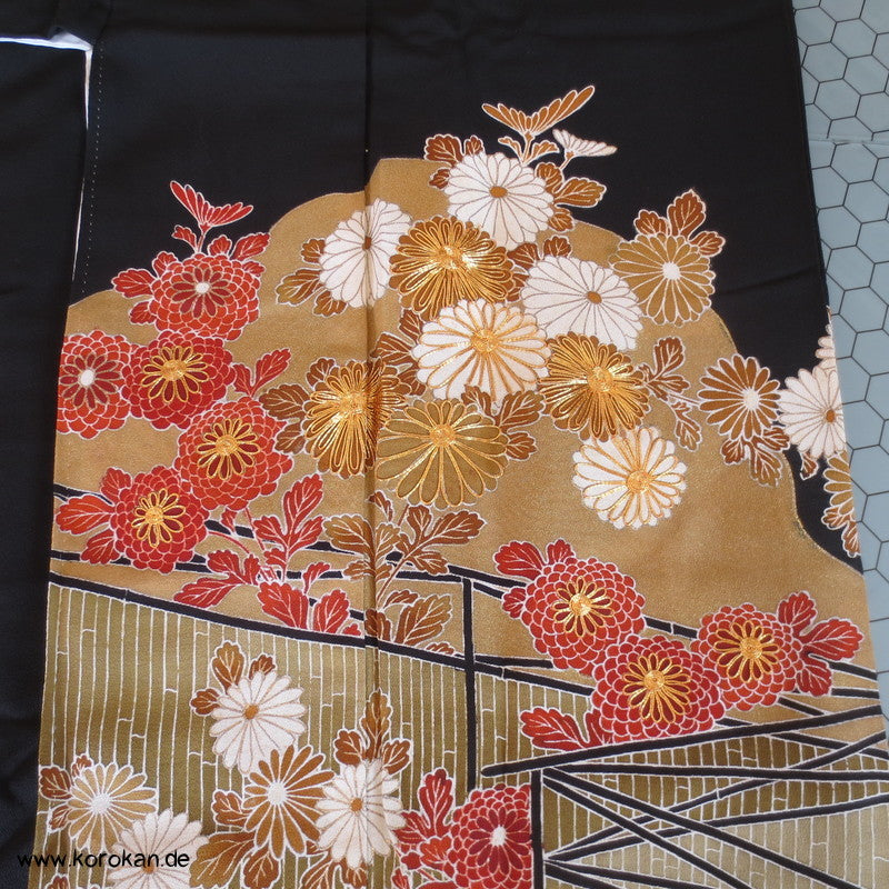 goldgestickte Chrysanthemen Tomesode Seiden Kimono
