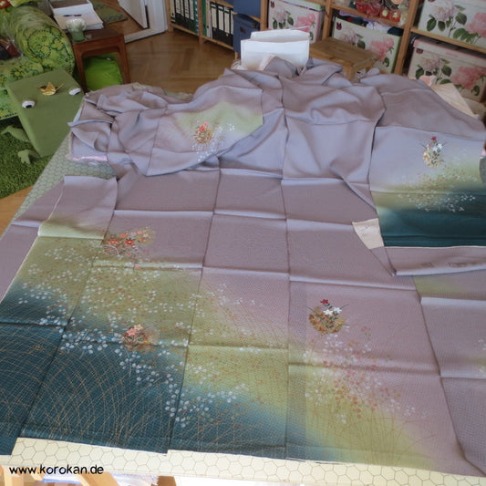 Bokashi, feine Blüten gold, bestickt, Furisode Karieba