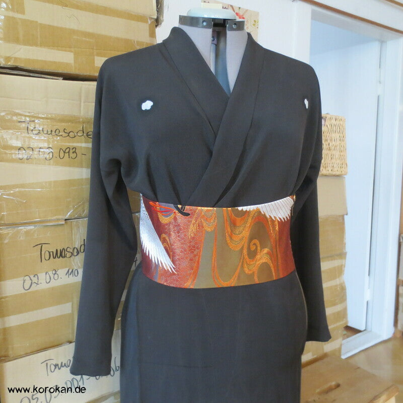 Kimono Seiden Upcycling Hemd / Bluse, schwarzer Crepe mit Mon Wappen Gr. L