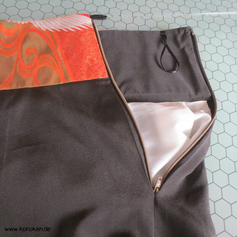 Upcycling Tomesode Kimono Rock mit angesetztem Brokat Obi Bund, Gr. M