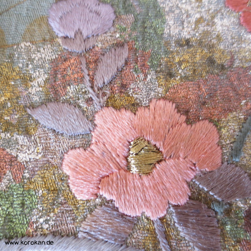 Bokashi, feine Blüten gold, bestickt, Furisode Karieba