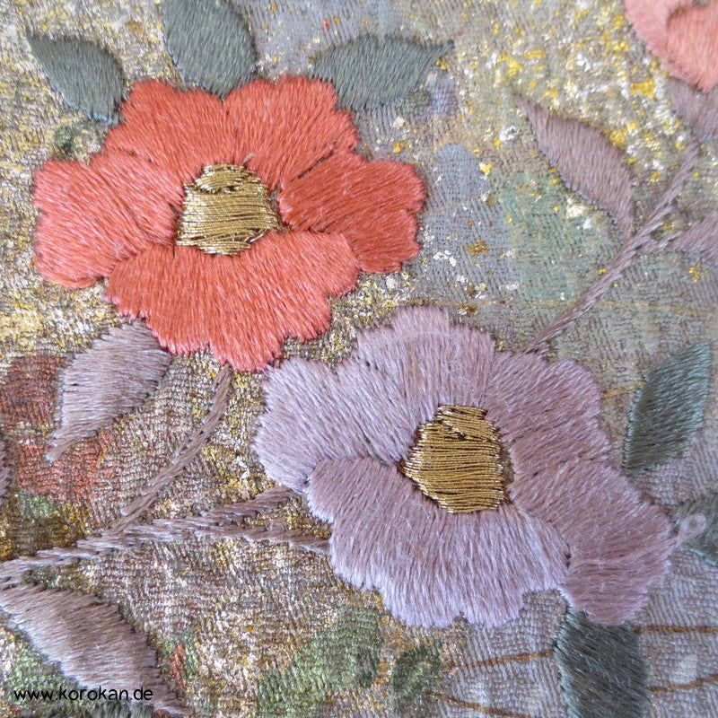 Bokashi, feine Blüten gold, bestickt, Furisode Karieba