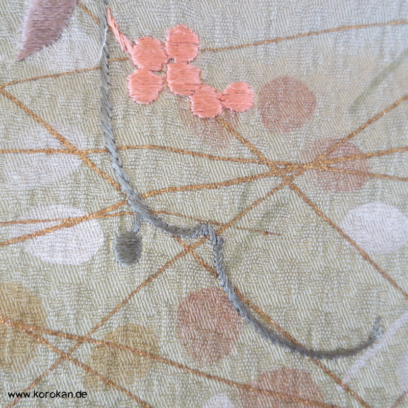 Bokashi, feine Blüten gold, bestickt, Furisode Karieba