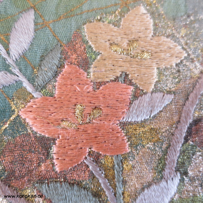 Bokashi, feine Blüten gold, bestickt, Furisode Karieba