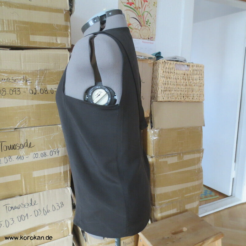 Kimono Seiden Upcycling Top, schwarzer Crepe mit Mon Wappen Gr. M