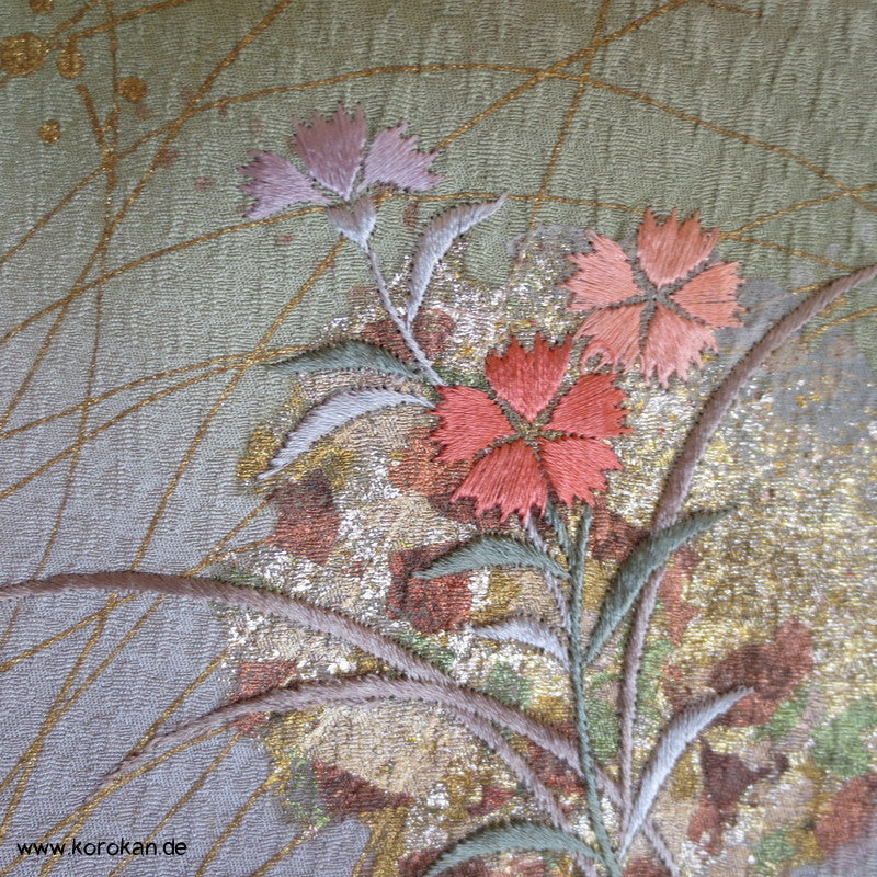 Bokashi, feine Blüten gold, bestickt, Furisode Karieba