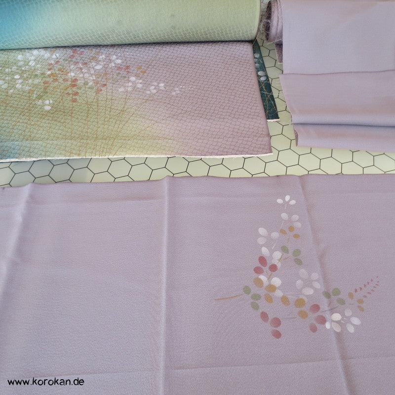 Bokashi, feine Blüten gold, bestickt, Furisode Karieba