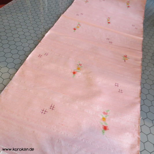 Igeta, Blüten Kasuri rosa Tsumugi Kimono Seide