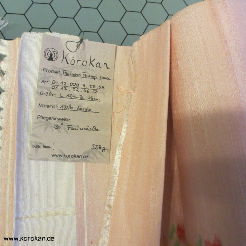 Igeta, Blüten Kasuri rosa Tsumugi Kimono Seide