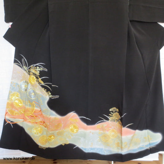 ausgestickte Chrysanthemen Tomesode Seiden Kimono