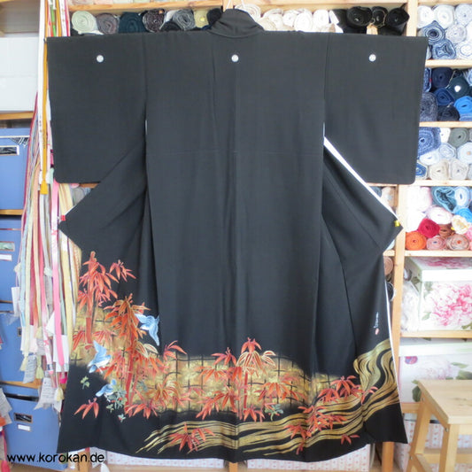 Bambusgebüsch mit gestickten blauen Spatzen Seidencrepe Tomesode Kimono
