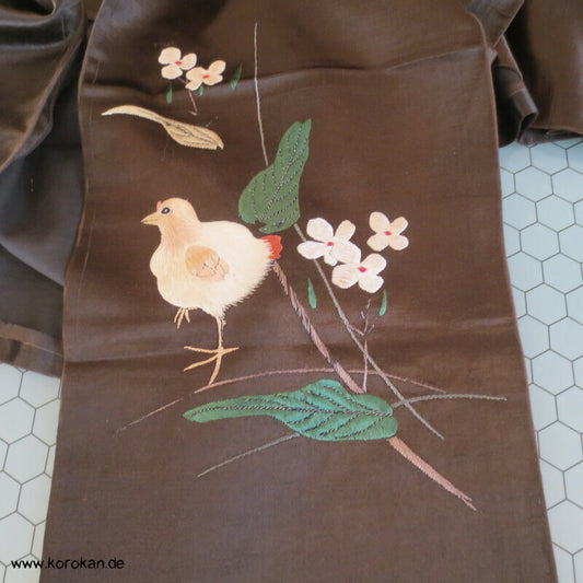 Kükenmotiv bestickter Araihari Satin Obi