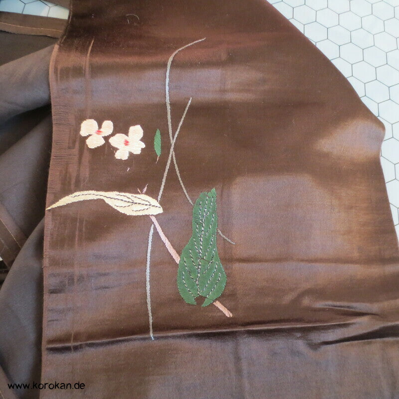Kükenmotiv bestickter Araihari Satin Obi