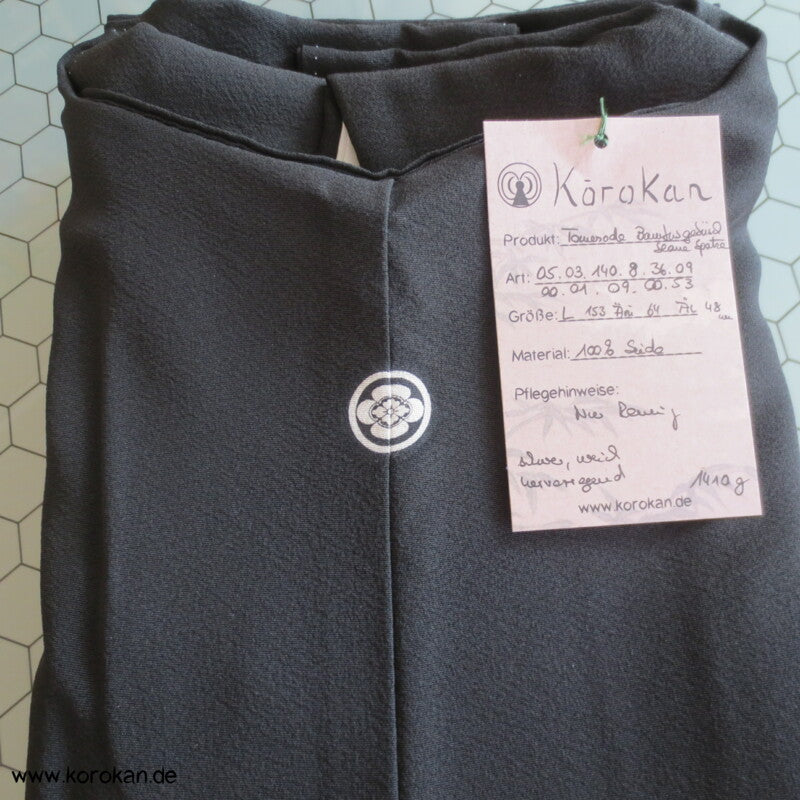 Bambusgebüsch mit gestickten blauen Spatzen Seidencrepe Tomesode Kimono