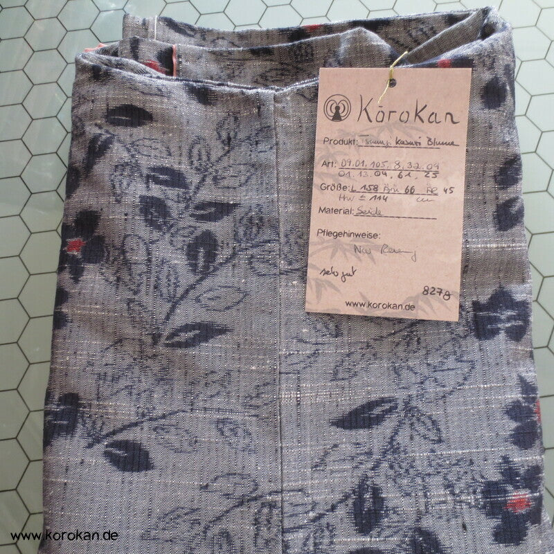 Tsumugi Seiden Kasuri Kimono Blumen in jeansblau