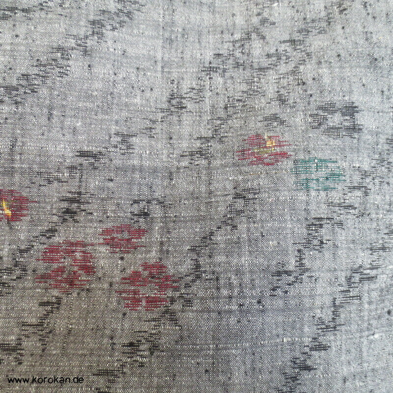 Tsumugi Seiden Kasuri Kimono zarte Zweige in grau