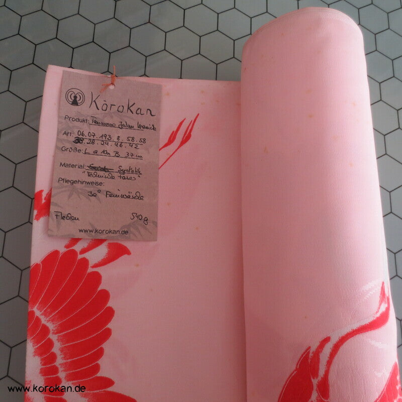 Kraniche rot auf rosa Juban Kunstseidendamast