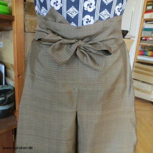 Hakama artige Hose, Kasuri Tsumugi Seide