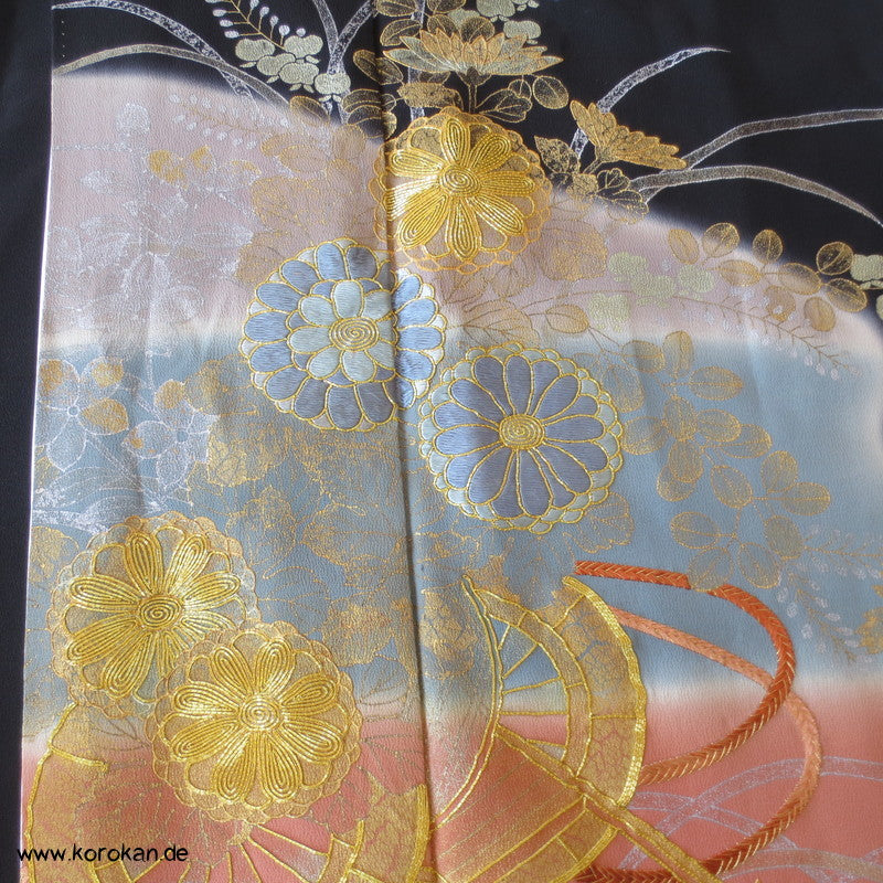 ausgestickte Chrysanthemen Tomesode Seiden Kimono