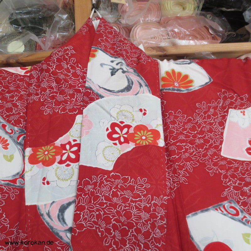 Fächer auf rotem Grund Seidentaft Komon Kimono